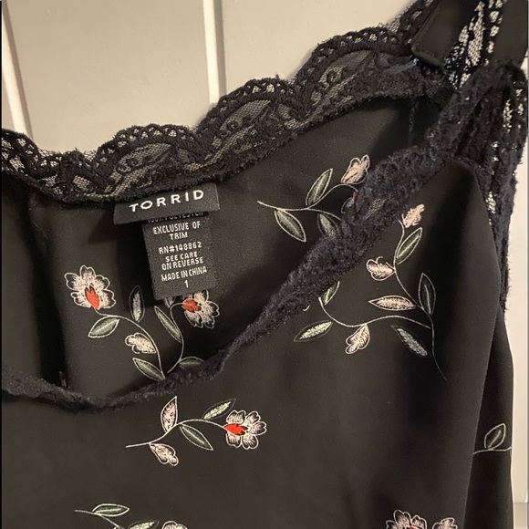❌SOLD❌ BLACK FLORAL GEORGETTE LACE TRIM CAMI - Picture 4 of 5